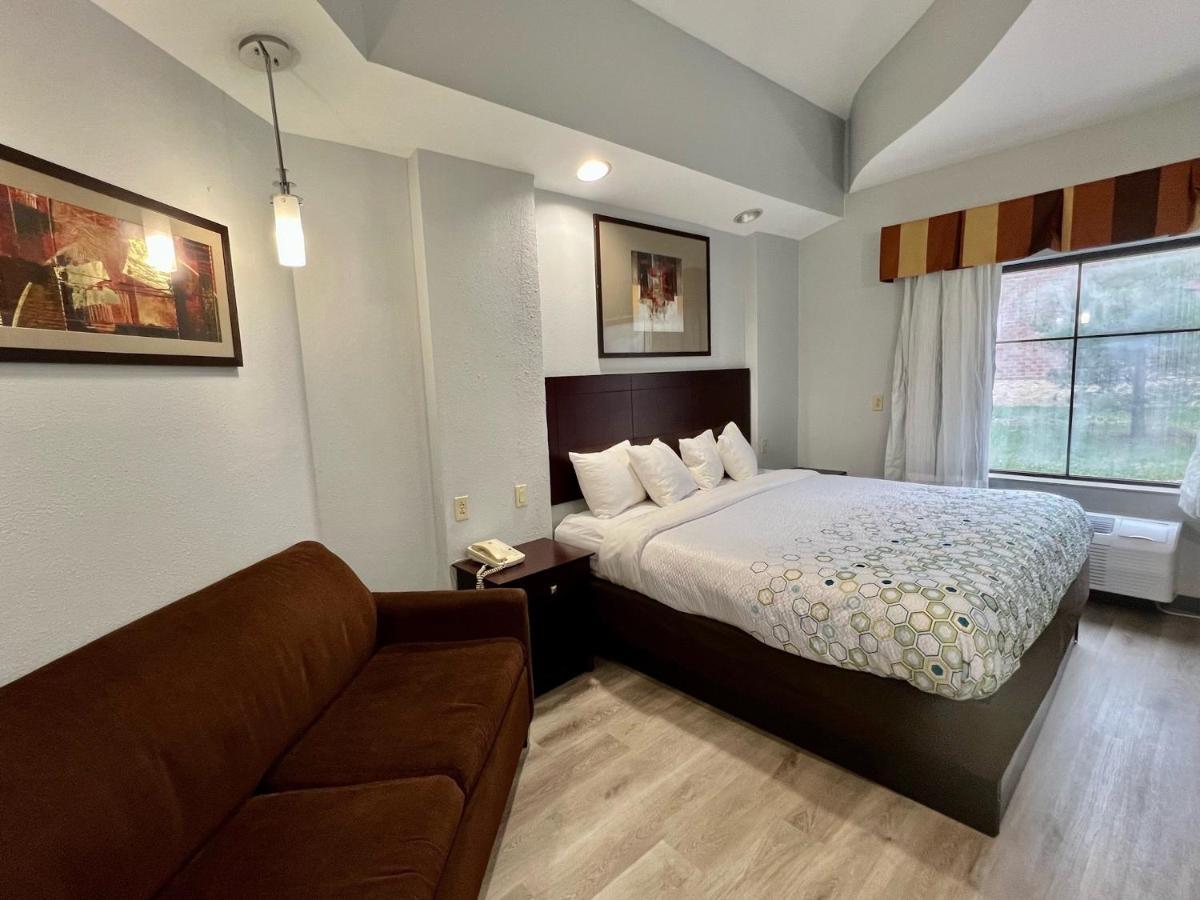 Hotel Hometowne &