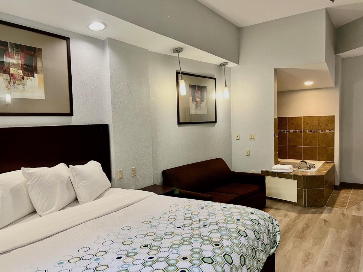 Hotel Hometowne & 3*