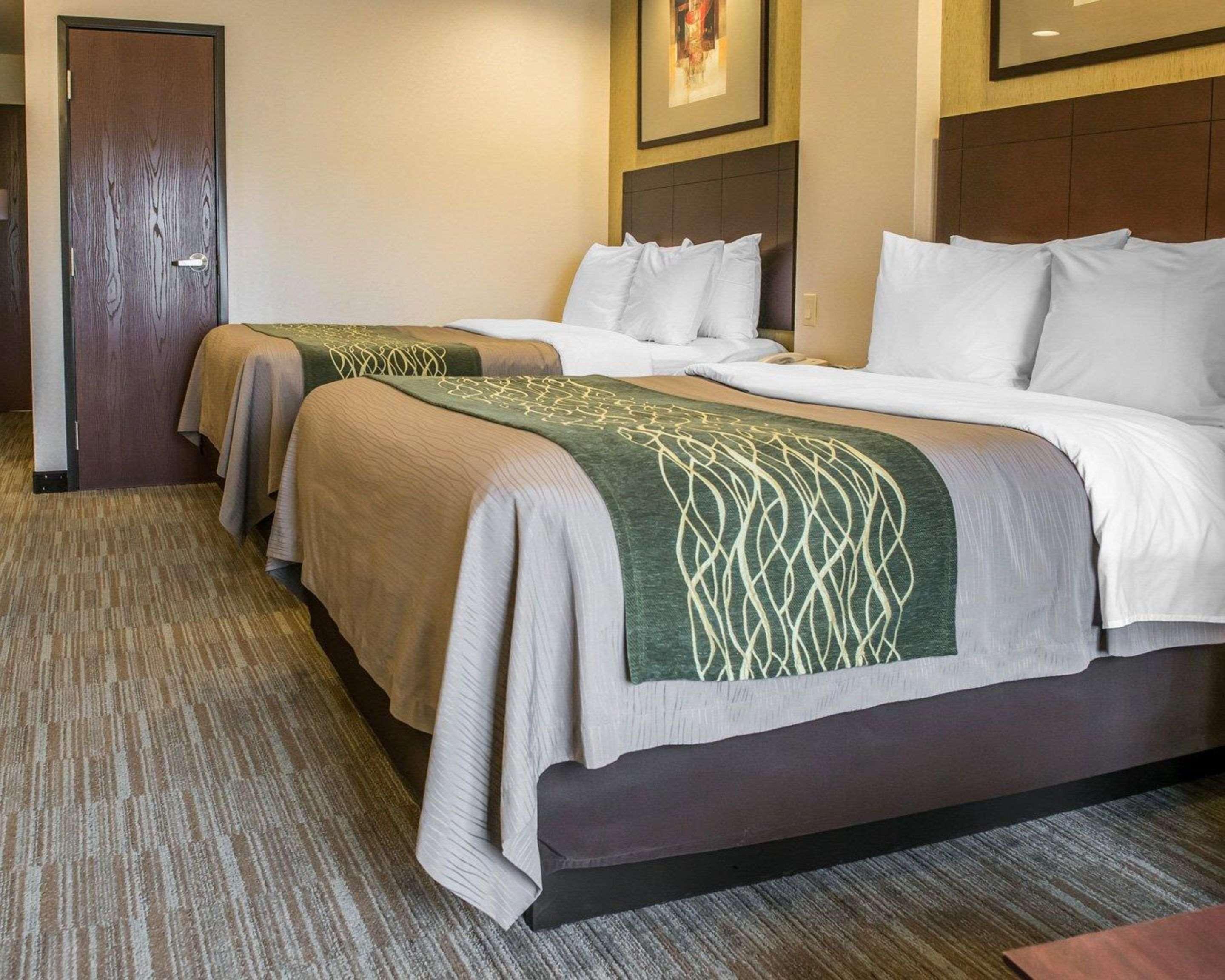 Hotel Hometowne &